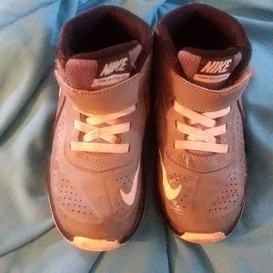 Boys shoes